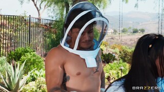 Muscular Man Gives Standing Doggystyle - darmowe porno na GEEZ.TUBE