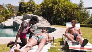 Outdoor Creampie with Lifeguard and 2 Sluts - pornografie gratuită pe GEEZ.TUBE