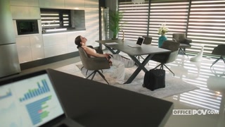 Sophie's Tiny Body in Office Action - free porn on GEEZ.TUBE