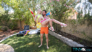 Squirt Gun Fight Club - porn gratis di GEEZ.TUBE