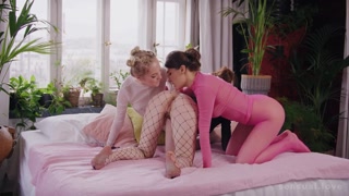 Three Beautiful Girls in Lingerie - free porn on GEEZ.TUBE