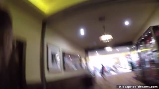 Brunette Bombshell in Las Vegas - Part One - GEEZ.TUBEで無料ポルノ