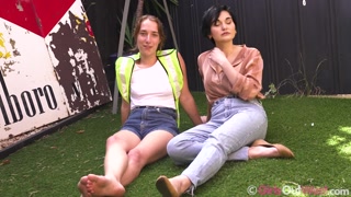 Felicity and Ivana's Tree Love Affair - GEEZ.TUBE पर मुफ़्त पोर्न