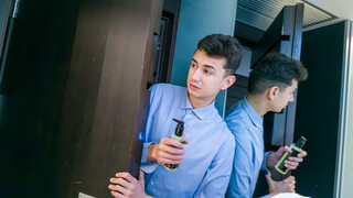 Urmăriți GILF Yelena Vera Gets Facial from Hotel Boy pe GEEZ.TUBE - cele mai bune videoclipuri