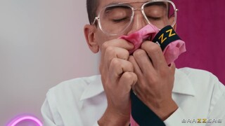 Tattooed Petite Jordi Gives a Blowjob - porno gratuit sur GEEZ.TUBE