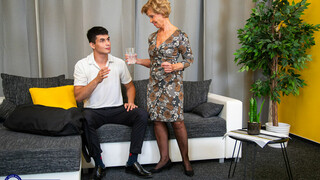Czech Granny Romana Fucks Young Bruno Baxter - porn gratis di GEEZ.TUBE