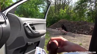 Outdoor Fun With Brunette - Big Cock Handjob POV - GEEZ.TUBE에서 무료 포르노