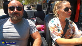 Urmăriți Mature Leidy De Leon Fucks and Sucks with Random Guys - Pissing Fun pe GEEZ.TUBE - cele mai bune videoclipuri