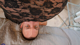 Roberto can't get enough of granny Babet's ass - GEEZ.TUBE पर मुफ़्त पोर्न
