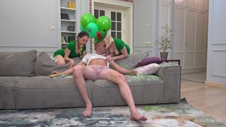 Teen 3 Some: Spanking, Sucking, and Screaming - pornô grátis no GEEZ.TUBE