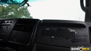 ดู Shrooms Blooms Gets Fucked in the Bus บน GEEZ.TUBE - วิดีโอที่ดีที่สุด