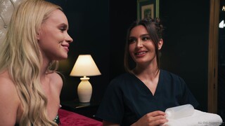 Tonton Ella and Khloe's Lesbian Kiss and Touch di GEEZ.TUBE - video terbaik