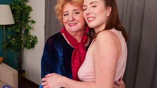 Czech Granny Noretta Meets Hungarian Aleya Sun - porno gratuit sur GEEZ.TUBE