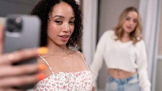 Assista Selfie Lesbians: Clouds & Tae Get Intimate no GEEZ.TUBE - os melhores vídeos