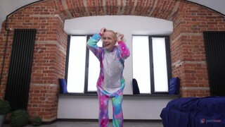 Double Pussy and Deepthroat with Skinny Loli Pop - porno gratuito su GEEZ.TUBE