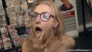 Blonde Alexa's Petite Perfection - porno gratuito su GEEZ.TUBE