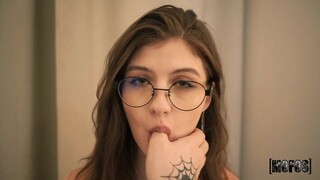 Teen Girl's Glasses Get Dirty - free porn on GEEZ.TUBE