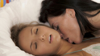 ดู Fingering and Kissing with Margot A บน GEEZ.TUBE - วิดีโอที่ดีที่สุด