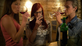 Prague's Secret Lesbian Party: Episode 3 - GEEZ.TUBE에서 무료 포르노