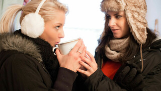 Urmăriți Warm Me Up: A Czech Snowy Affair pe GEEZ.TUBE - cele mai bune videoclipuri