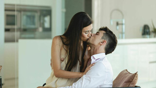 Couple Passion - Fingering & Kissing in Steamy Scene - 在GEEZ.TUBE上的免费色情内容