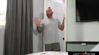 Anna Kovachenko's Bubble Butt Gets Fucked by Friend's Husband - 在GEEZ.TUBE上的免费色情内容