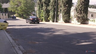 Beautiful Kyler Quinn Sucks Off Driver with Long Hair - GEEZ.TUBEで無料ポルノ