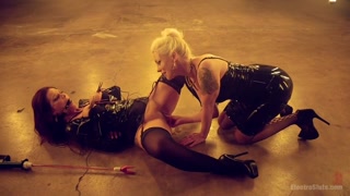 Syren de Mer Begs for Electric Strap-On and Pussy Fisting - free porn on GEEZ.TUBE