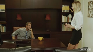 The Assistant's First Day Ends in Sex - kostenlose Pornos auf GEEZ.TUBE
