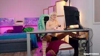 GEEZ.TUBEでBuilding My PC with a Fucking in My Buttを見る - 最高の動画